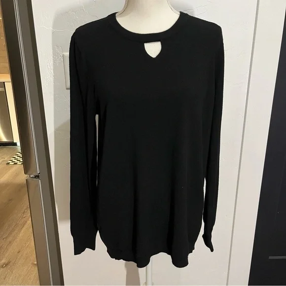 One A Black Keyhole High Low Knit Top Medium - Picture 3 of 10